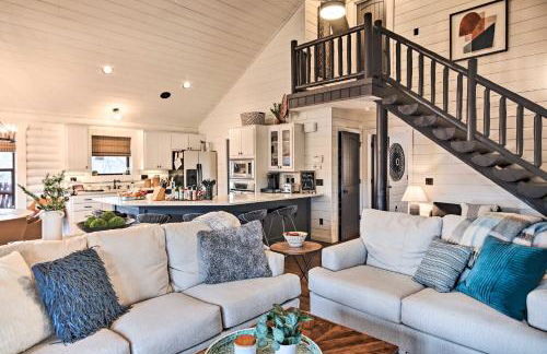 Enchanting Forested Cabin with Fire Pit and Grill - Foto 5