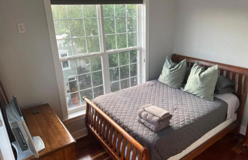 Sun-filled Capitol Hill home w/ parking & roofdeck - Photo 14