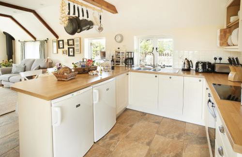 Downclose Piggeries - Photo 1