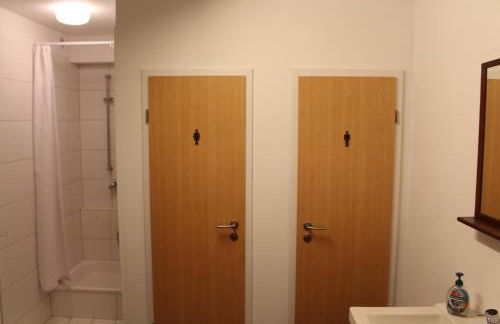 Apartment Rainer mit großen Parkplätzen vorm Gebäude - Foto 7