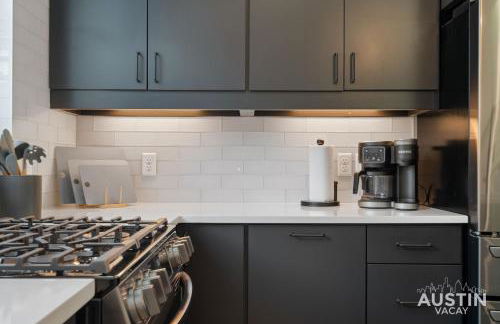 Luxury 2BR 2BA East Austin retreat w yard, deck and garage parking by Austin Vacay - Foto 28
