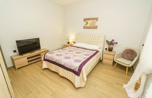 Four lakes luxury suites - Photo 26