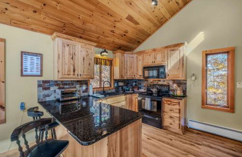 Camp Dancing Bears - Wifi, Riverfront, Pet Friendly, Fire Pit, Grill, Deck, Fishing, Games, Fireplace, King Bed - Photo 12