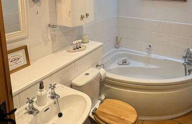 Historic 3-Bed Cottage with Garden in Hursley - Foto 16