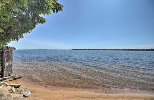 Family Lakehouse with Deck and Beach on Lake Champlain - Foto 3