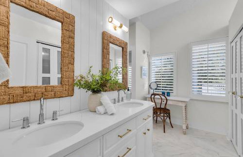 NEW LISTING! Reel Joy Waterfront Luxe with Pool and Private Dock home - Foto 24