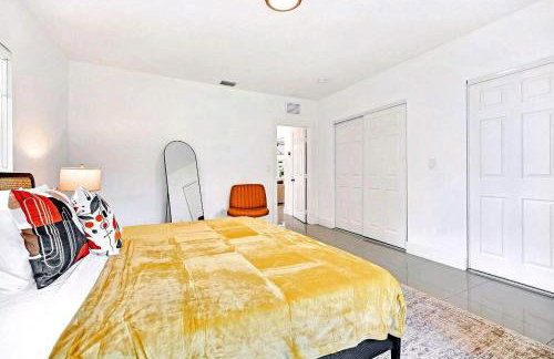 Bright 4BR North Miami Villa Close to Beaches and Huge Backyard - Foto 14