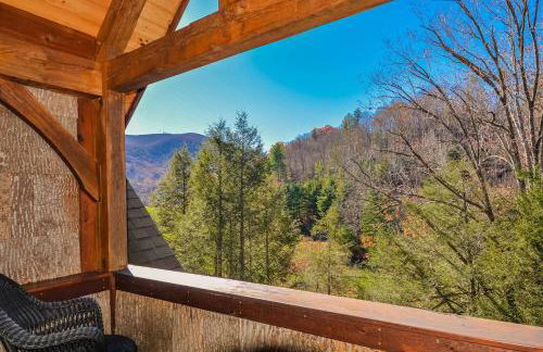 Luxury Riverfront Lodge - Sleeps 12, VIEWS, Fireplaces, Dogs OK - Photo 31