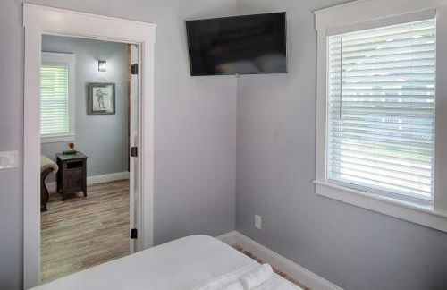 Updated Cottage in Heart of Town Park & Walk - Foto 18