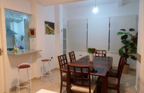 Ponta da Praia amplo 3dorm 3ban frente ao mar - Foto 11