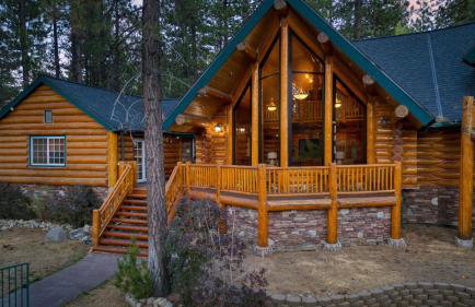 Pinetree Place by Avantstay Group Cabin w/ Hot Tub Minutes to the Lake - Photo 80