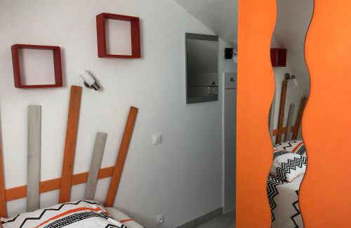 Gîte tout confort près du circuit des 24H du Mans - 3 chambres, jardin et parking privé - FR-1-410-261 - Photo 15