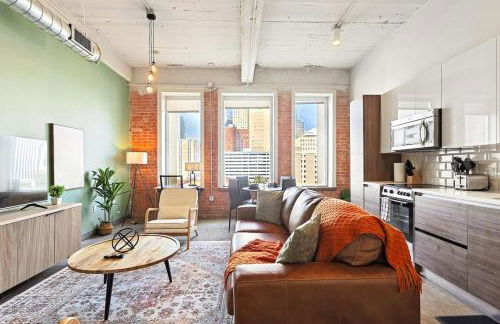 Luxury 1 Bed Downtown Views, POOL GYM Theater Room - Foto 9