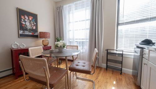 Sunlit 2BR Central Park North elevator & laundry - Photo 2