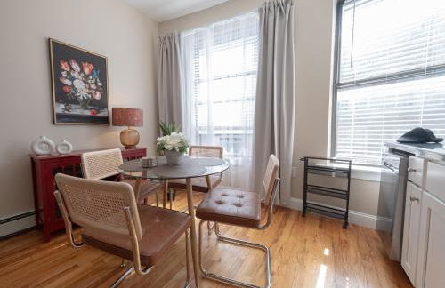 Sunlit 2BR Central Park North elevator & laundry - Foto 2