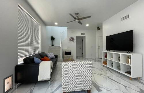 Gorgeous Abode 3 Bedrooms Hide-out in Mesa - Photo 48