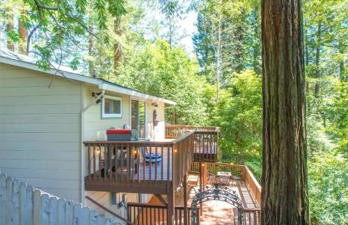 Summit Sanctuary! Redwoods! Fire Table!! BBQ Grill! Fast WiFi!! Dog Friendly! - Foto 5