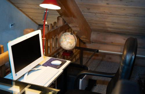 Private Forest Lodge Near Silverwood Theme Park - Sleeps 10 - Foto 28