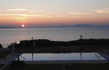 Blue Pastel-cliffside villa, shared pool, wild sandy beach nearby - Foto 37