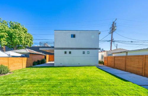 7 BR double house with parking and a backyard in LA - Foto 47