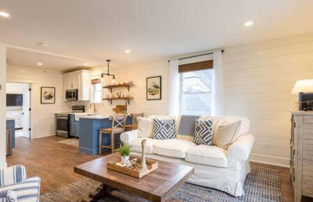 Downtown Luxury Farmhouse Apartment #3 - Photo 6