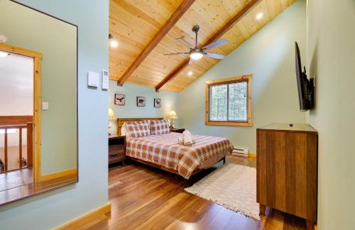 Secluded Cabin, Jacuzzi, Pool Table, King Bed & Fire Pit - Photo 25