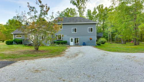 Large Yard with Pond Family Retreat in New Albany! - Foto 5