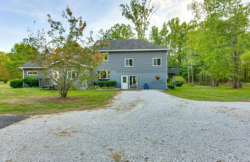Large Yard with Pond Family Retreat in New Albany! - Foto 5