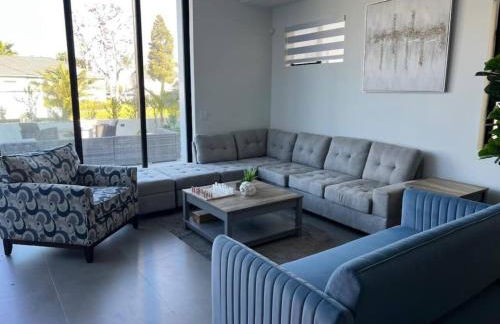 Modern Paradise - walk to beach- sleeps 10 - Foto 32