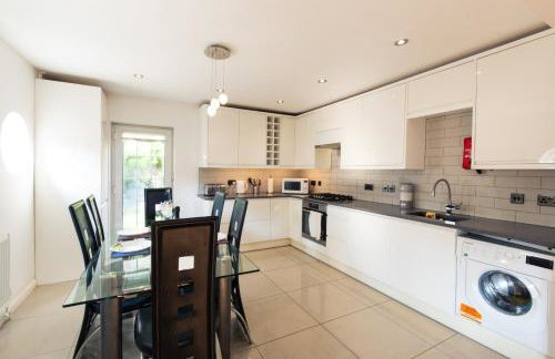 London Stratford - Spacious 2 bed flat with secured parking & private garden - Foto 9