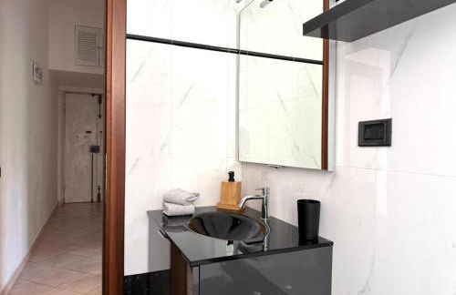 Appartamento per 5 persone su una scalinata storica a 9 minuti a piedi dalla stazione e 12 dal centro - Vista sui tetti della città - Zona collinare residenziale - Foto 8