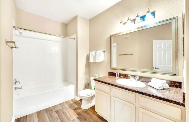 Upstay - Modern Family Apartment w Pool Hot Tub - Foto 18