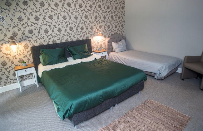 Magnificent Luxury Chateau in Vast Garden with Sauna & Hot Tubs - Photo 16