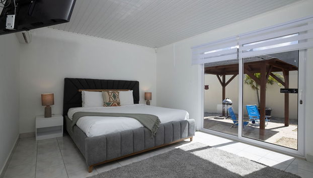 Newly Renovated 4BR 4BA Private Pool Eagle Beach - Foto 3, Habitación