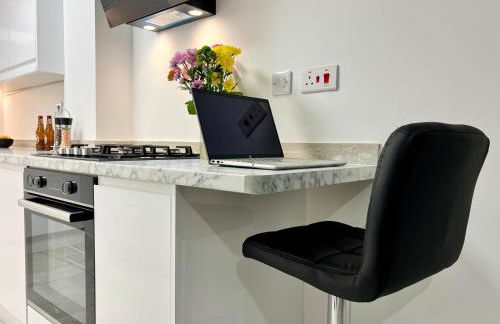 Borage House- Crawley,3BR House, Wifi, Parking, Close to Gatwick Airport, Contractor friendly, short and long term stays welcome - Foto 40