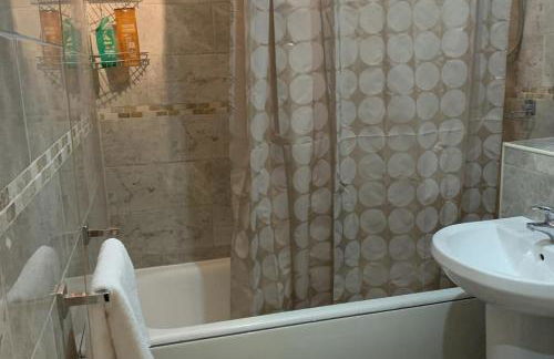 2-Bed House Sleeps 4 - Enclosed Garden - Tv & WiFi - Photo 15