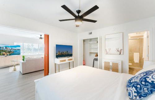 Boca Coastal Waterfront Stay - 2BR 2BA - Pool, Gym, Parking, Walk to Beach - Foto 16