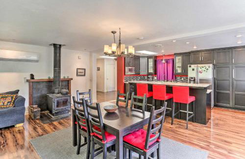 Vibrant Weaverville Escape with Deck and Creek! - Foto 8