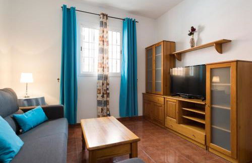 Private Solarium - 2BR House Near the Airport - Foto 12