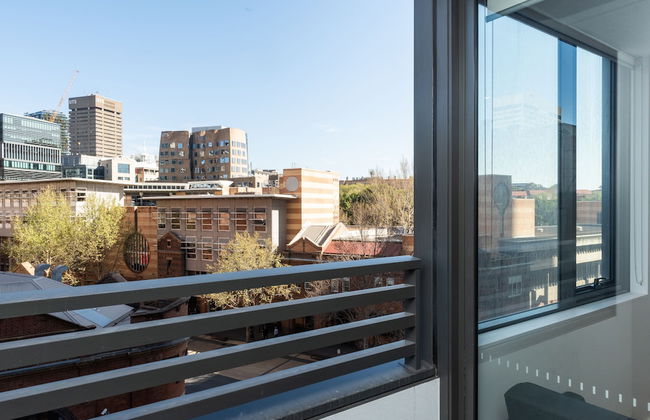 Modern Apartment in Darling Harbour - Photo 17