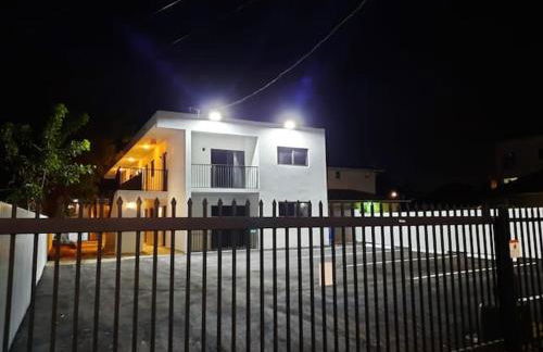 West Brickell - #3 - Renovated 2 1 & Parking - Foto 16