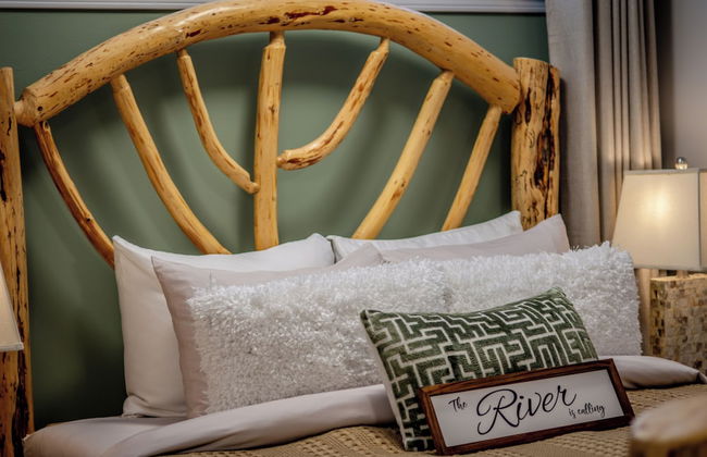 Rayleigh River Retreat - Garden Oasis - Photo 10