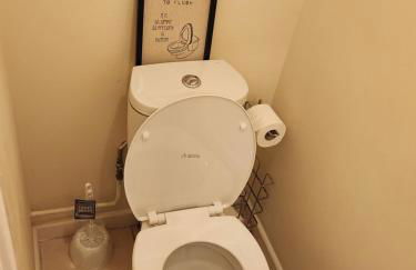 Captivating 3-Bed House in Kent - Photo 21