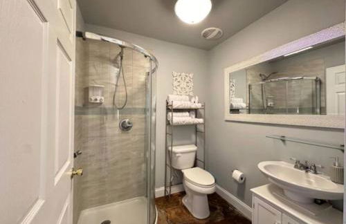 Haven at Hazel~Downtown Bungalow - Foto 11