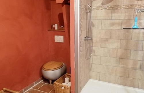 Maison renovee en pierres séjour spacieux avec jardin et terrasse aménagée près Omaha beach & Bayeux à 5mn de la mer tous commerces - Foto 28