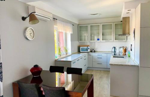 LAS SŁUPSKI PREMIUM LOVE APARTAMENT NR5 Wifi Netflix Smart TV50 full kitchen double bathtub up to 4 people full pleasure quality stay - Photo 8