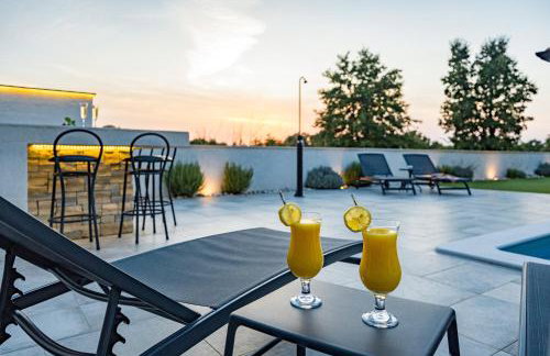 SPECIAL OFFER! NEW LUXURY APARTMENT with pool, fitness, outdoor bar&grill - Foto 29