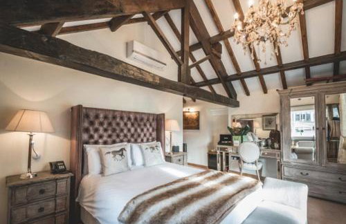 The Saddle Room - Photo 8