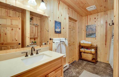 Lakefront Paradise with Private Boat Dock and Patio - Foto 20