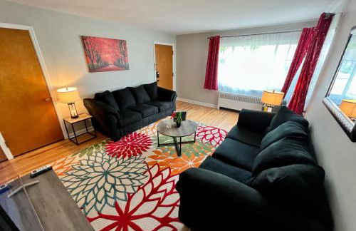Red Ruby Spacious 2 Bedroom Apt 10 Minutes to Dwntwn - Foto 3